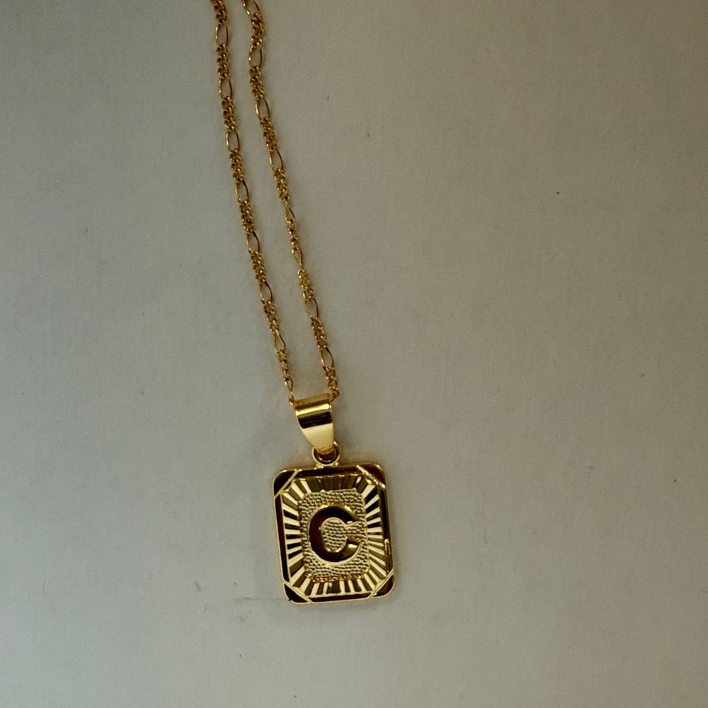 Bracha intitial necklace “C”